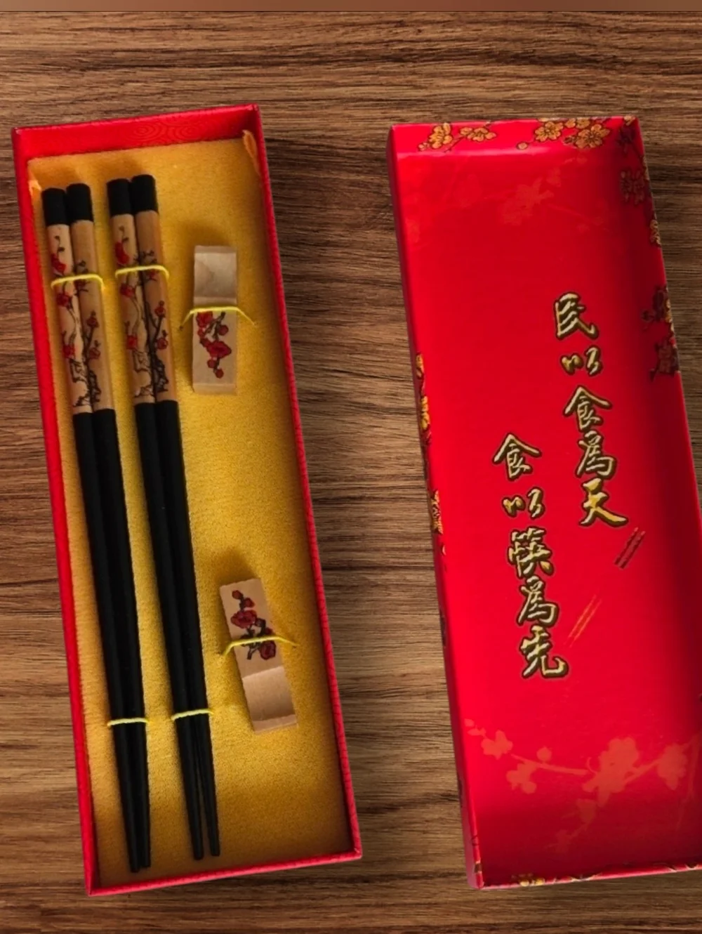ChineseGift BoxSet Of Wooden Chopsticks With Rests